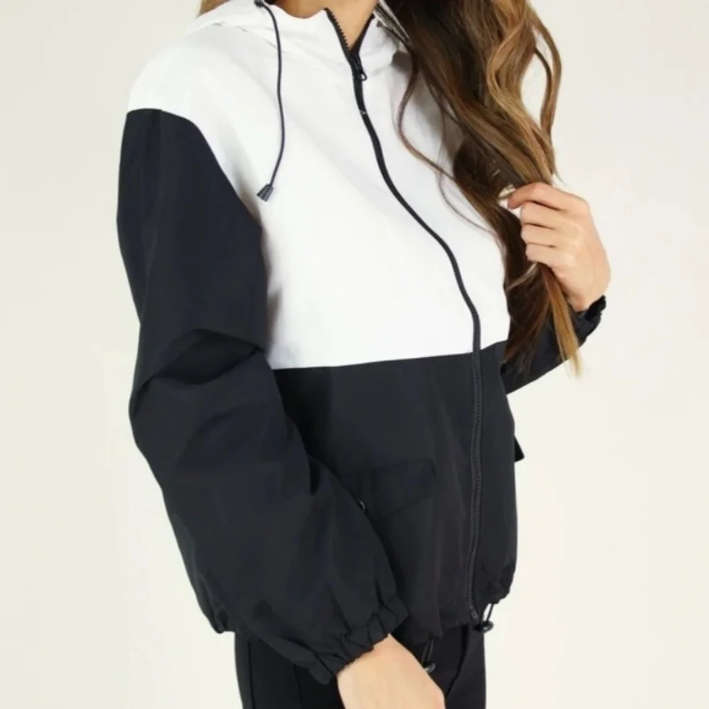 Color Block Windbreaker - Picture 2 of 3